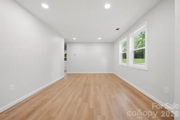 419 Rockyford ST, Morganton, NC 28655