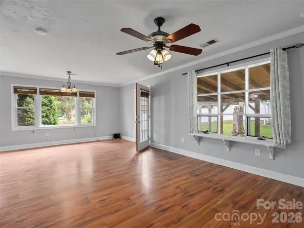 151 Meadow ST, Waynesville, NC 28786