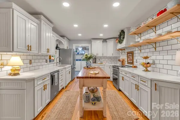 165 Leighway LN, Banner Elk, NC 28604