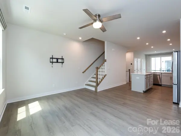 413 Spearfield LN, Charlotte, NC 28205