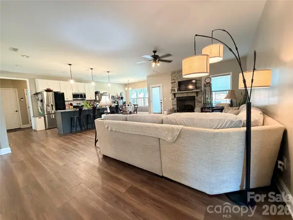 10 Mooney DR, Taylorsville, NC 28681