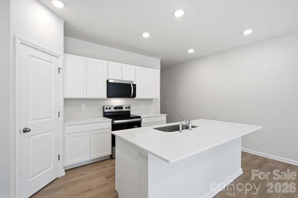 3205 Meadow Knoll DR, Charlotte, NC 28269
