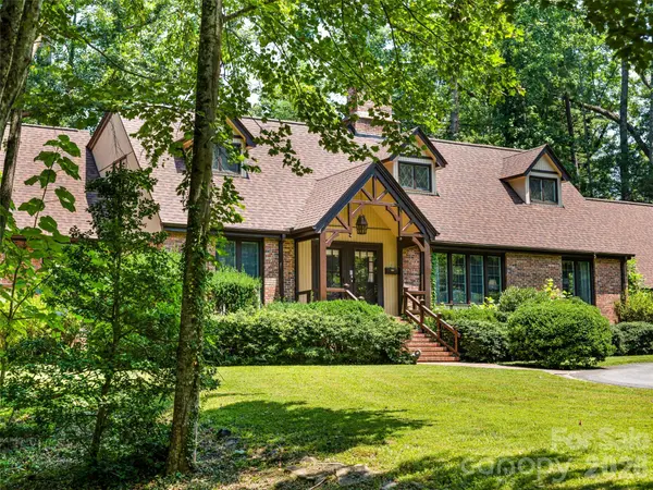 122 Stuyvesant RD, Asheville, NC 28803