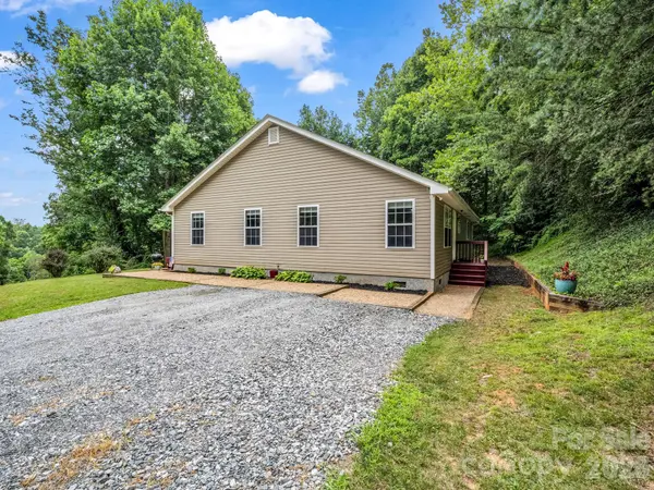 18 Buckle RDG, Weaverville, NC 28787