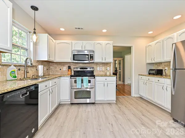 126 Rusty Nail DR, Mooresville, NC 28115