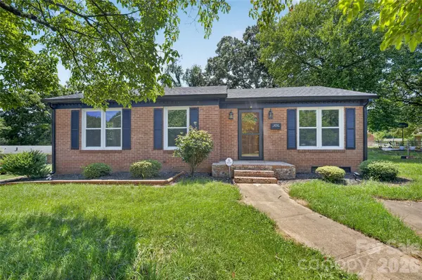 4040 Burnham CT, Winston Salem, NC 27105