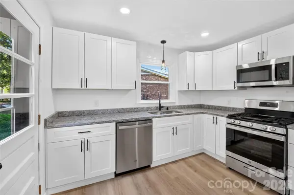 4040 Burnham CT, Winston Salem, NC 27105