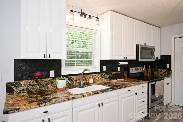 1151 Shady LN, Marion, NC 28752