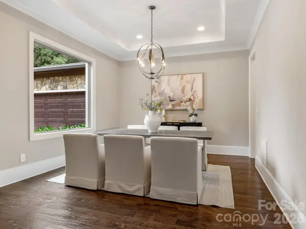 2011 Sharon AVE, Charlotte, NC 28211