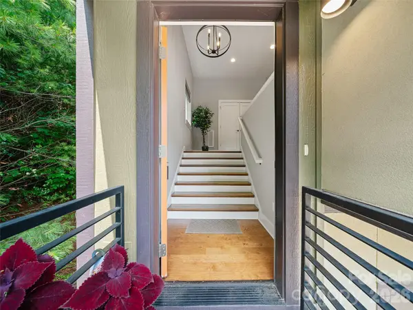 35 Macallan LN, Asheville, NC 28805