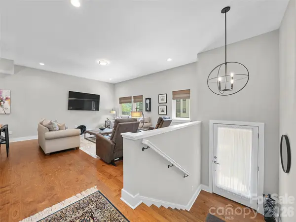 35 Macallan LN, Asheville, NC 28805