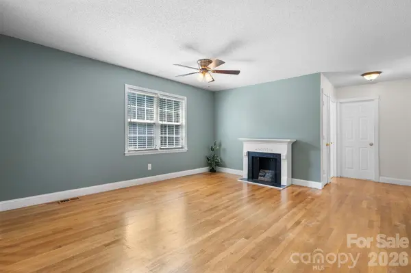 4400 Willowood DR, Morganton, NC 28655