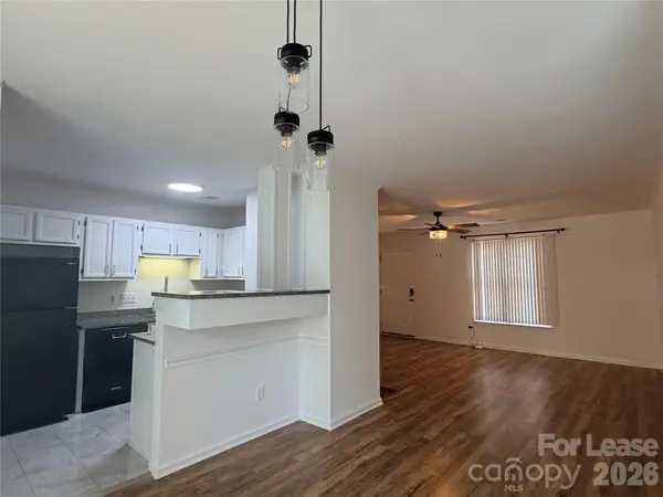 5917 Crape Myrtle LN, Charlotte, NC 28216