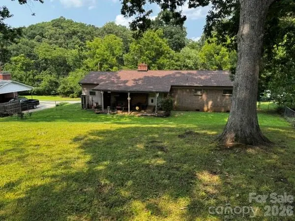 529 10th Street PL NW, Hickory, NC 28601