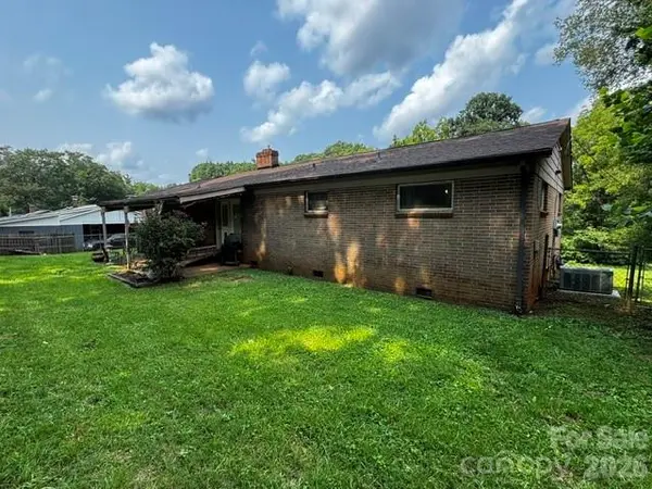 529 10th Street PL NW, Hickory, NC 28601