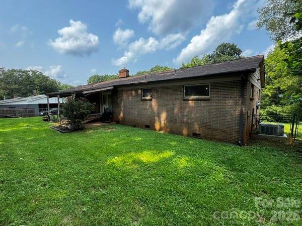 529 10th Street PL NW, Hickory, NC 28601