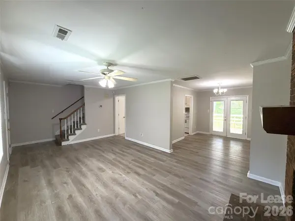 7409 Lockmont DR, Charlotte, NC 28212