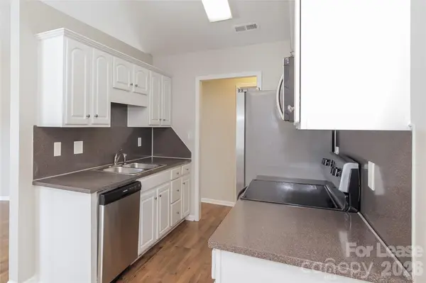 2117 Sebastiani DR, Charlotte, NC 28214