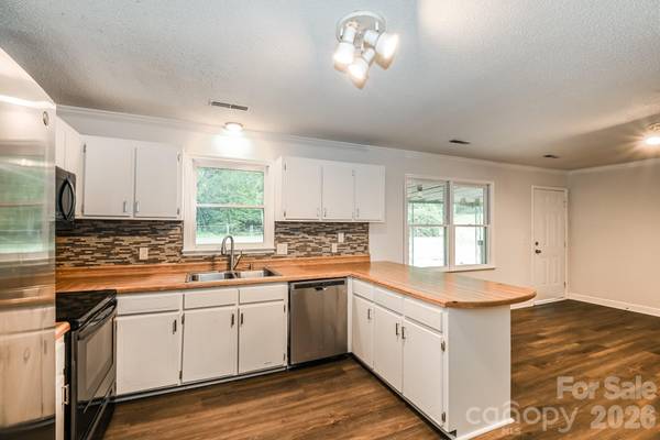 320 Aqua DR, Forest City, NC 28043