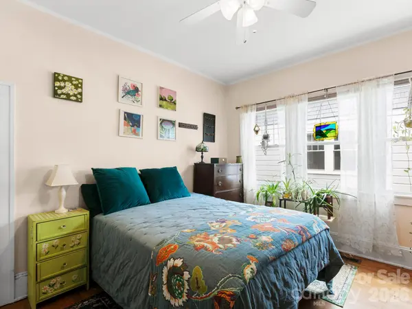27 Warwick RD, Asheville, NC 28803
