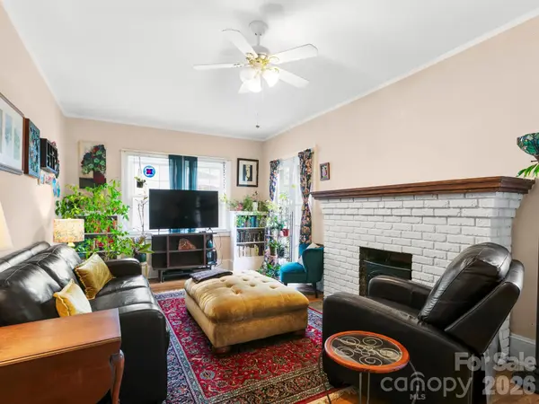 27 Warwick RD, Asheville, NC 28803