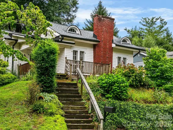 27 Warwick RD, Asheville, NC 28803