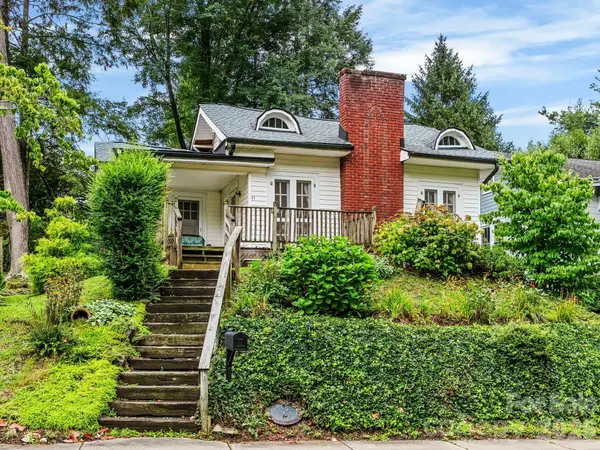 27 Warwick RD, Asheville, NC 28803