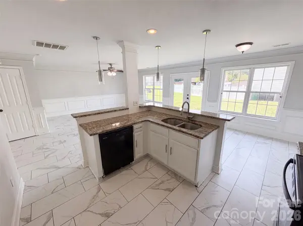 5732 Wallace Cabin DR, Charlotte, NC 28212