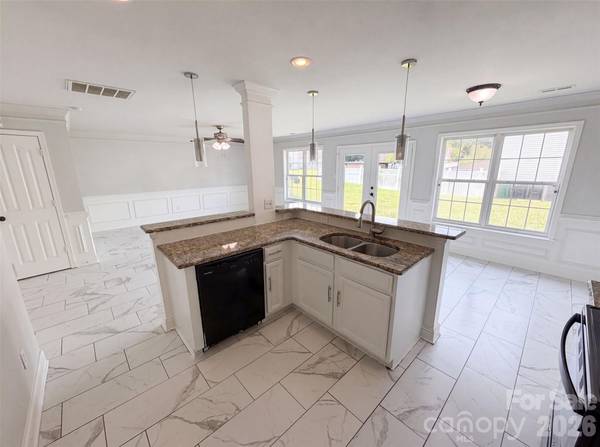 5732 Wallace Cabin DR, Charlotte, NC 28212