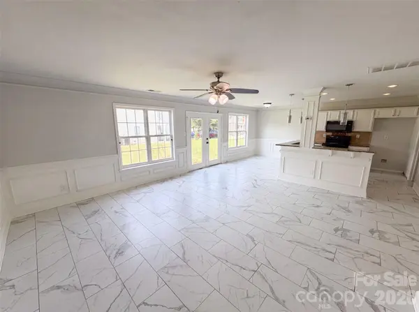 5732 Wallace Cabin DR, Charlotte, NC 28212