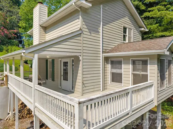 218 Junaluska Oaks DR, Waynesville, NC 28786