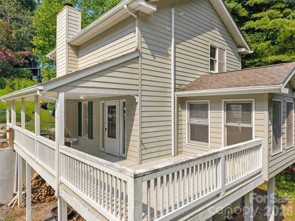 218 Junaluska Oaks DR, Waynesville, NC 28786