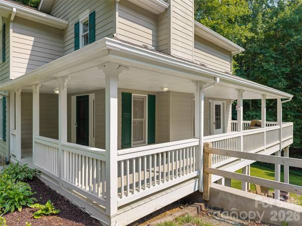 218 Junaluska Oaks DR, Waynesville, NC 28786