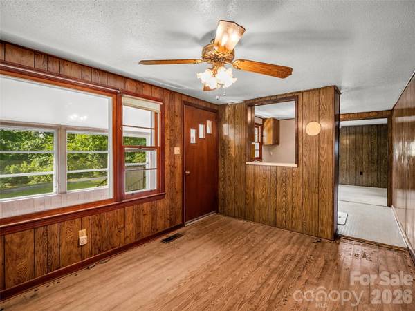238 Howell RD, Lake Lure, NC 28746