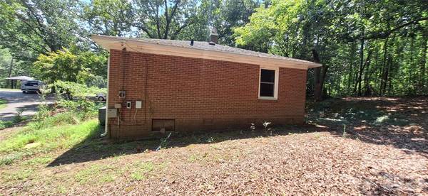 1036 Curve View RD, Lincolnton, NC 28092