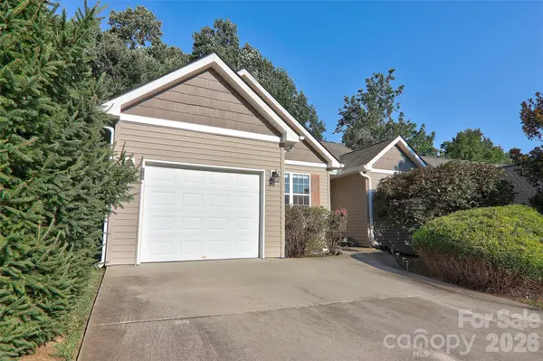 102 Woodcreek CIR, Swannanoa, NC 28778