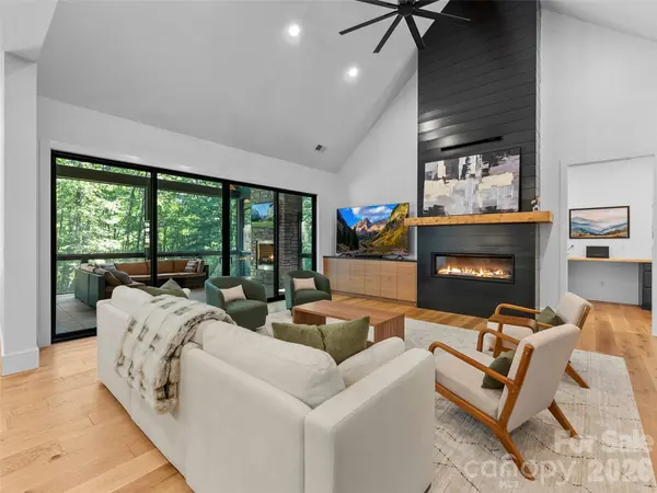80 Maple Grove CT, Hendersonville, NC 28792