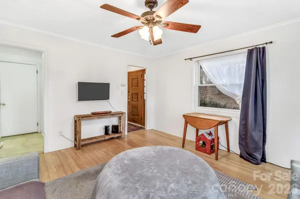 18 Leisure Mountain RD, Asheville, NC 28804