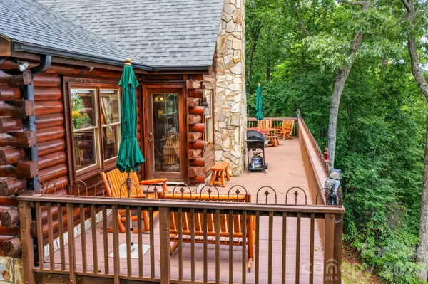 155 Hickory Nut LN, Lake Lure, NC 28746