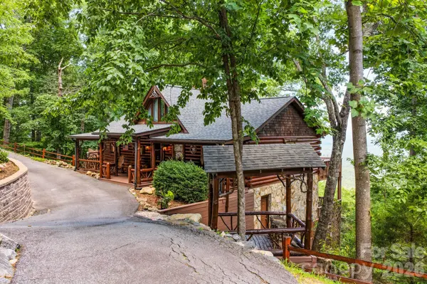 155 Hickory Nut LN, Lake Lure, NC 28746