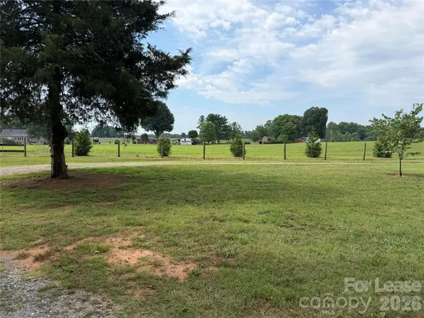 147 Crooked LN, Statesville, NC 28625