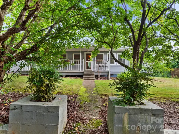 32 Fair DR, Candler, NC 28715