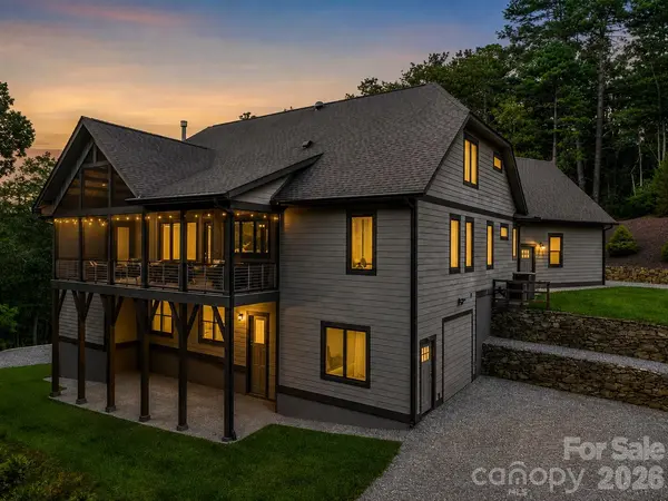 8 Lakeview DR, Fairview, NC 28730