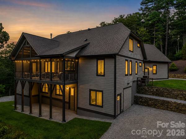8 Lakeview DR, Fairview, NC 28730