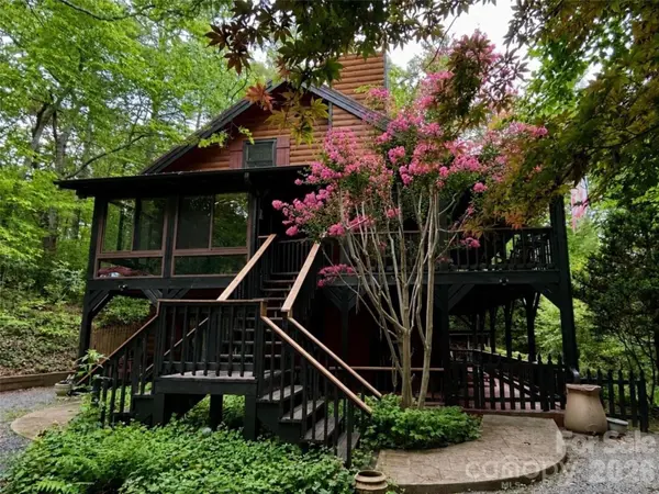 696 Top Of The Mountain RD, Hendersonville, NC 28739