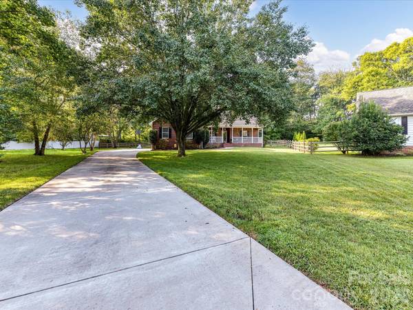 8227 Laurel Oak CT, Harrisburg, NC 28075