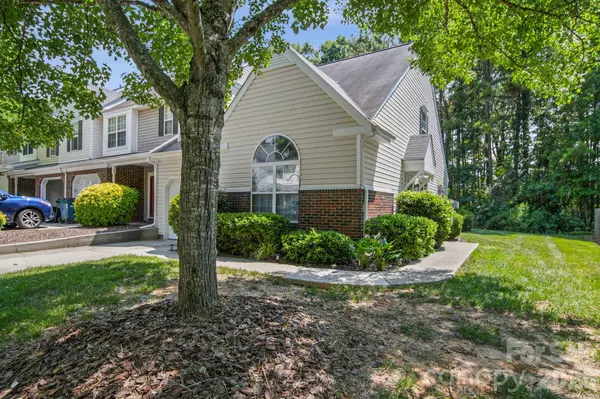 9720 Mattforest CIR, Charlotte, NC 28277