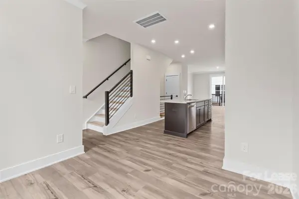 1011 Kokomo LN, Charlotte, NC 28206