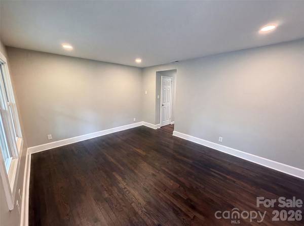 528 Kentbrook DR, Charlotte, NC 28213