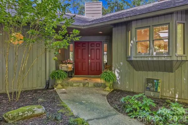 193 Downing PL, Lake Lure, NC 28746